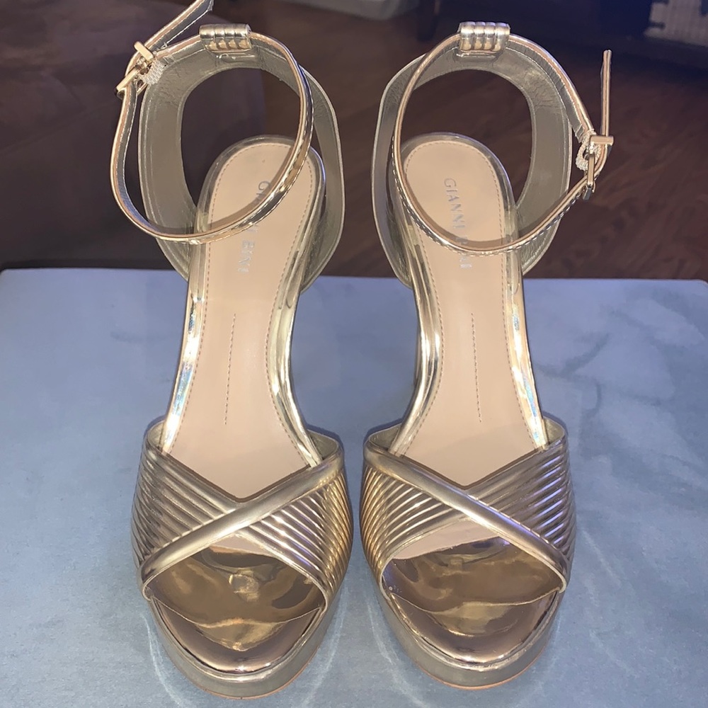 Gold Gianni Bini heels, size 7.